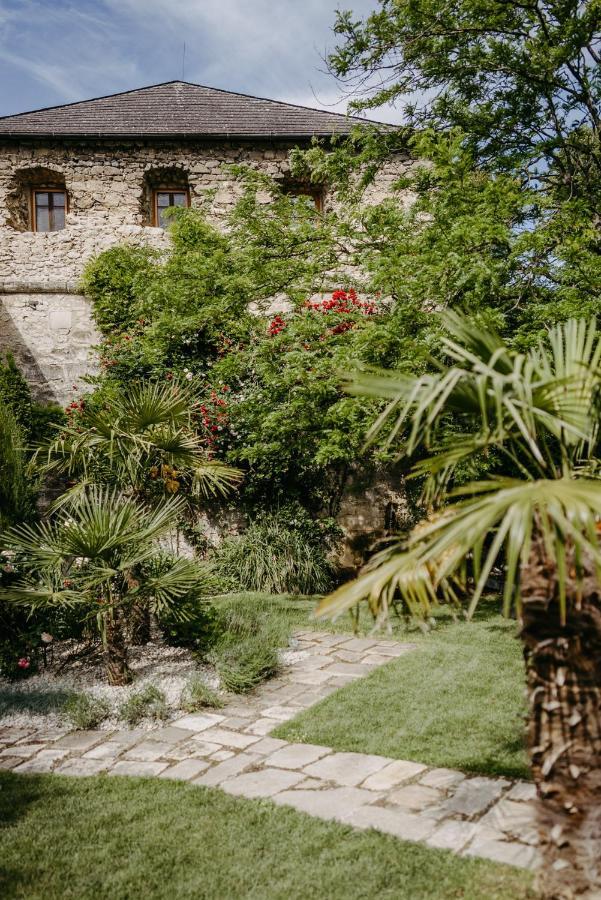 Turm Am Schlosspark Eisenstadt Exteriör bild